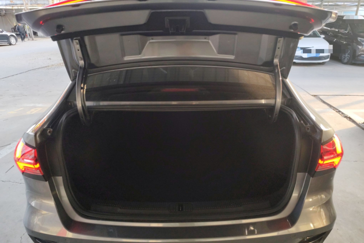 荣威i5 2021款 1.5L 手动钻石版机舱底盘23