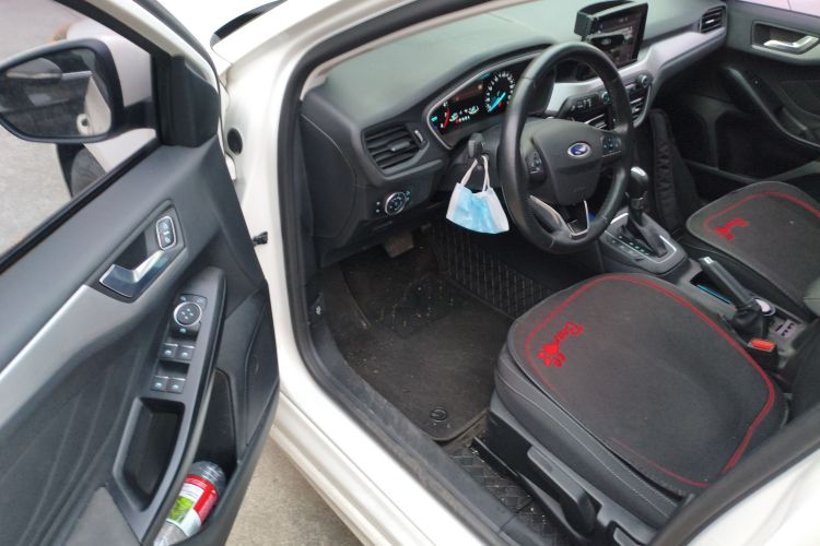 福特 福克斯 2020款 三厢 1.5L 自动锋跃型中控内饰7003