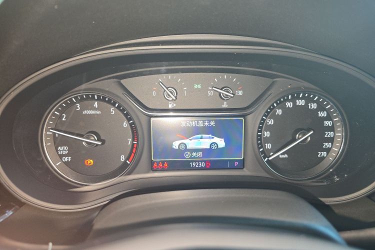 别克 君威 2024款 25T 超享版中控内饰14