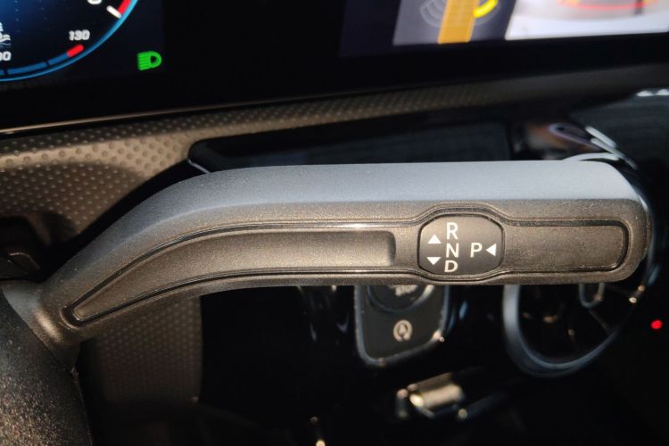 奔驰A级 2021款 A 200 L 运动轿车动感型中控内饰18