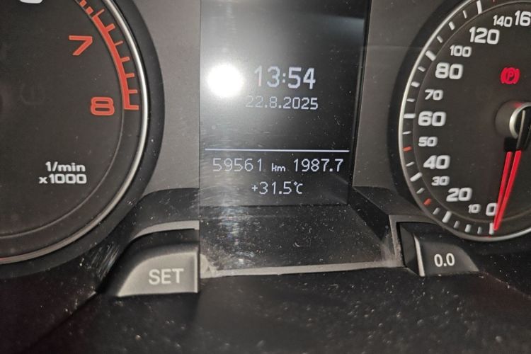 奥迪A4L 2013款 35 TFSI 自动标准型中控内饰15