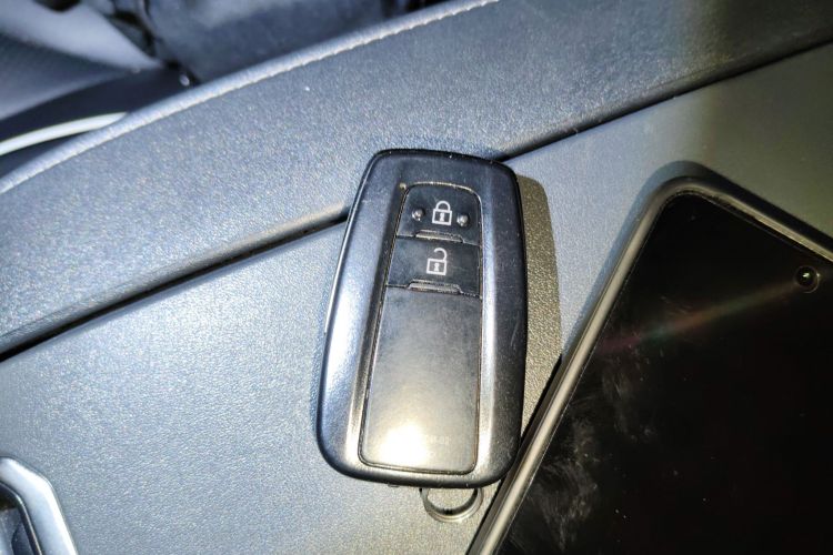 丰田 汉兰达 2023款 2.5L智能电混双擎四驱精英版 7座中控内饰11