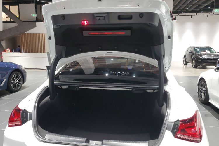 奔驰CLA 2020款 CLA 200机舱底盘23