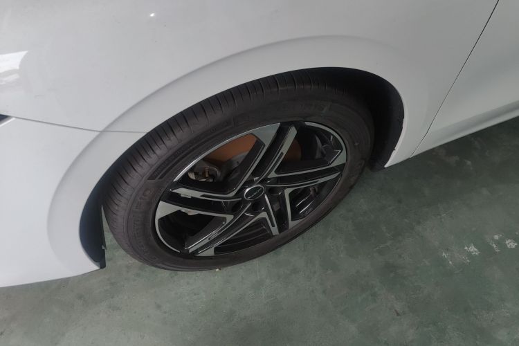 荣威D7 2023款 DMH 125km 超越版车身外观35