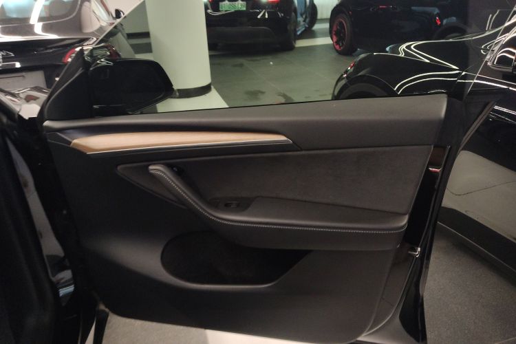 特斯拉 Model Y 2021款 标准续航后驱版中控内饰7002