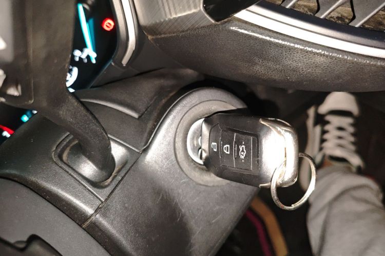 福特 福克斯 2019款 三厢 EcoBoost 180 自动锋潮型中控内饰7001