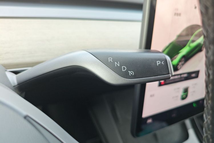 特斯拉 Model Y 2023款 后轮驱动版中控内饰18