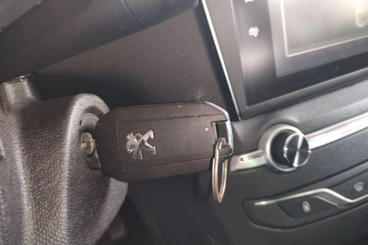 标致408 2016款 1.6T 自动豪华版中控内饰11