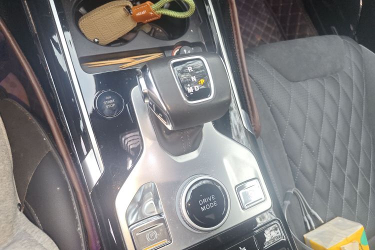 红旗HS5 2019款 2.0T 智联旗享版中控内饰18