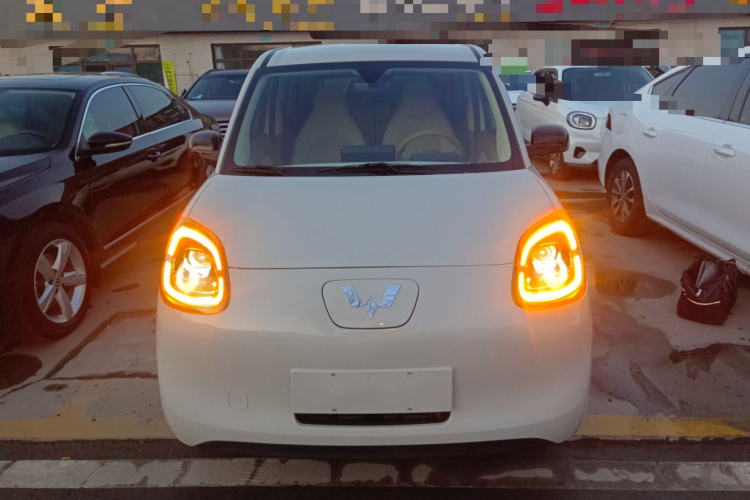 五菱汽车 宏光MINIEV 2025款 四门版 臻享款车身外观2