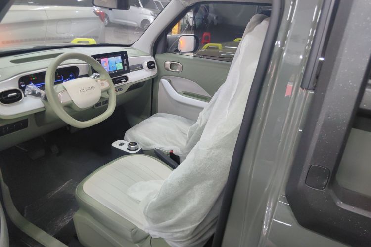 吉利银河 2025款 210km 熊猫卡丁中控内饰19