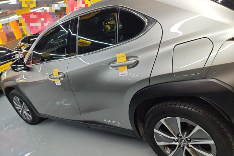 雷克萨斯UX新能源 2020款 300e 纯·悦版车身外观4