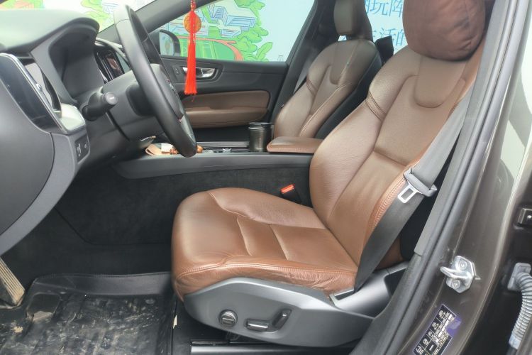 沃尔沃XC60 2021款 T5 四驱智逸豪华版中控内饰19