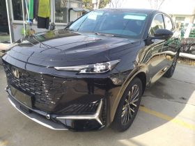 长安UNI-K 2023款 2.0T 两驱悦享型