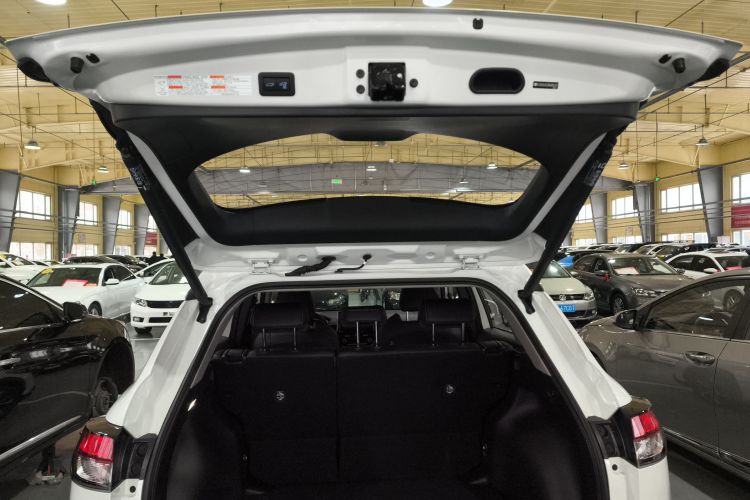 丰田 锋兰达 2022款 2.0L CVT豪华PLUS版机舱底盘23