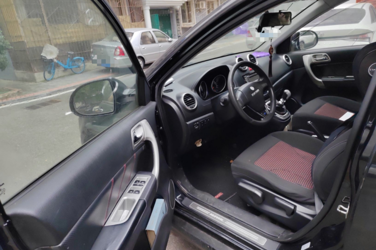 哈弗H6 2014款 升级版 2.0T 柴油 手动两驱都市型中控内饰20