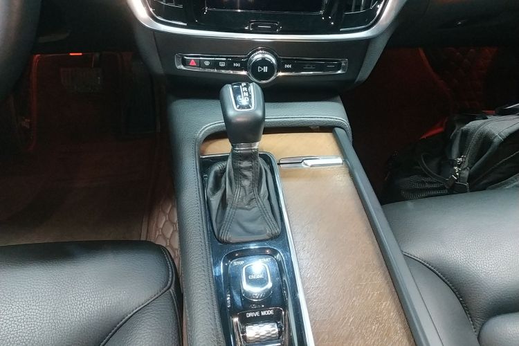 沃尔沃S90 2017款 T5 智雅版中控内饰18