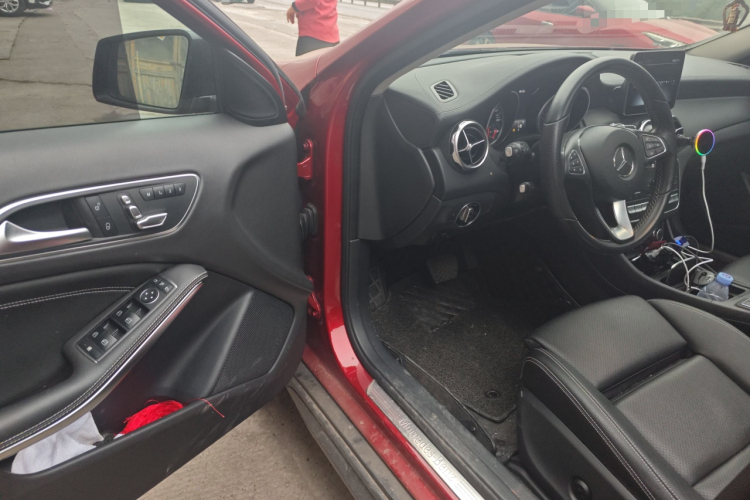 奔驰GLA 2018款 GLA 220 4MATIC 运动型中控内饰20