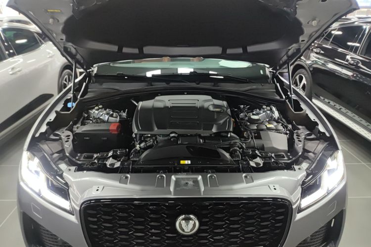 捷豹F-PACE 2024款 P250 R-Dynamic SE机舱底盘24