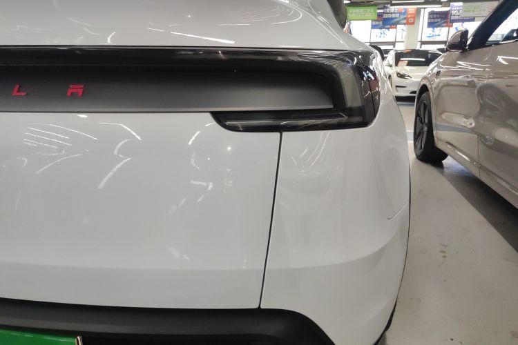 特斯拉 Model Y 2025款 后轮驱动 首发版车身外观6006