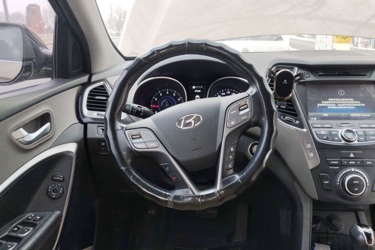 现代 胜达经典 2013款 3.0L 四驱舒适导航版 7座 欧IV中控内饰13