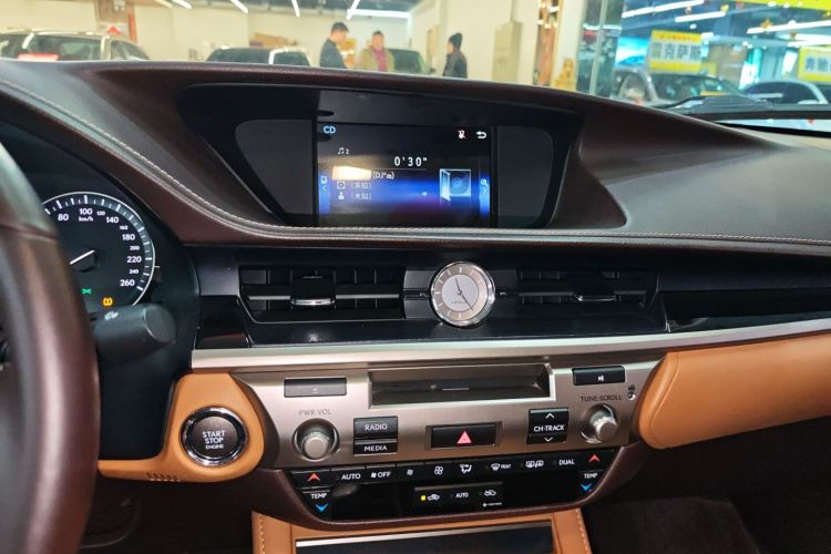 雷克萨斯ES 2016款 200 Midnight特别限量版中控内饰16