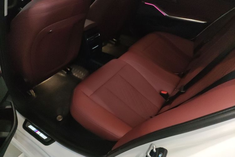 宝马3系 2025款 330Li M运动曜夜套装中控内饰21