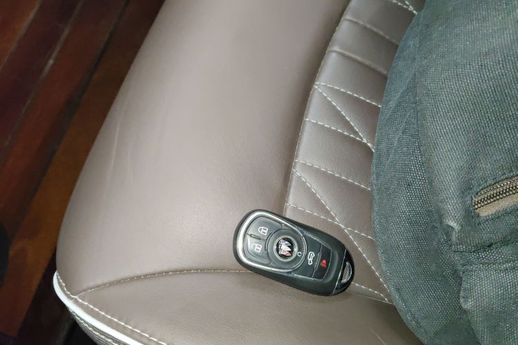 别克GL8 2022款 陆上公务舱 652T 豪华型中控内饰11