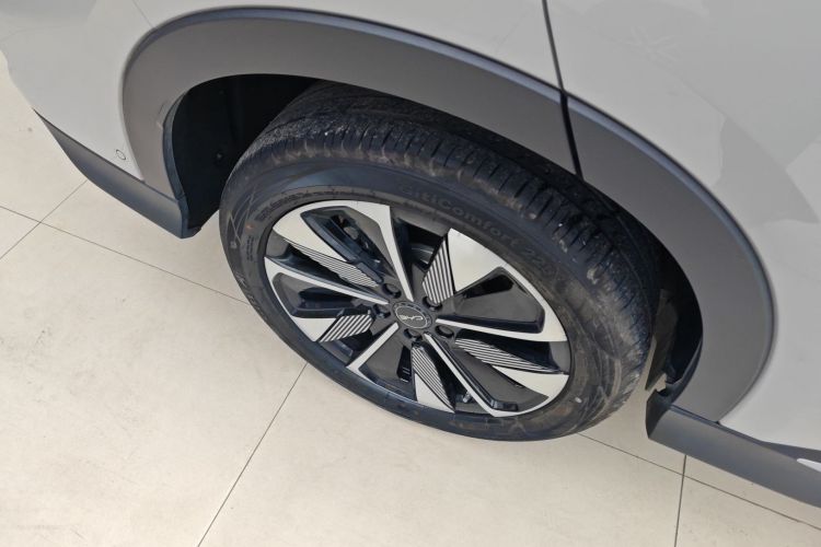 比亚迪 宋PLUS新能源 2025款 EV 智驾版 520km 尊贵型车身外观6008