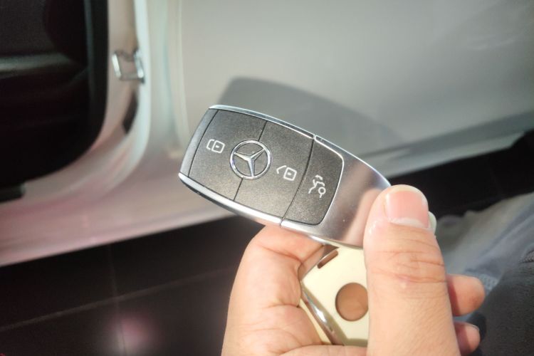 奔驰A级 2021款 A 200 L 运动轿车时尚型中控内饰7001