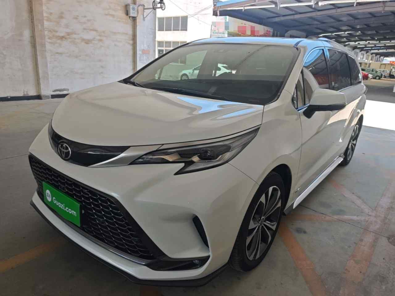 丰田 格瑞维亚 2024款 2.5L混动 尊爵ULTRA版(2)