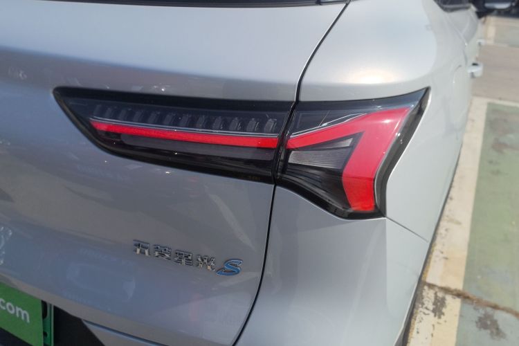 五菱汽车 五菱星光S 2024款 130km 旗舰型车身外观9