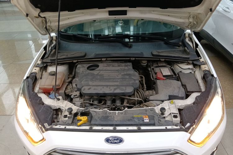 福特 福睿斯 2015款 1.5L 手动舒适型机舱底盘24