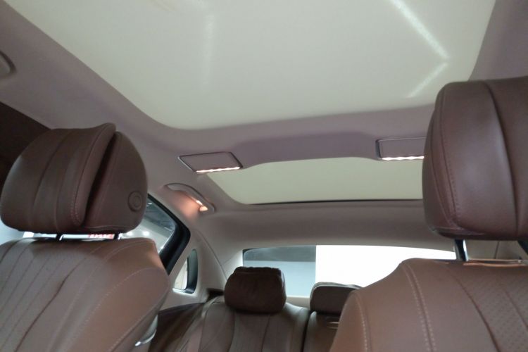 奔驰E级 2021款 E 300 L 时尚型中控内饰22