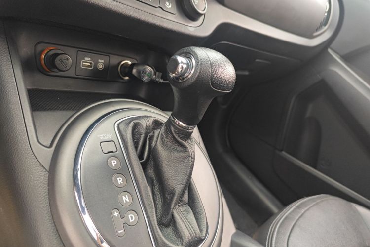 起亚 智跑 2016款 2.0L 自动两驱版GL中控内饰18