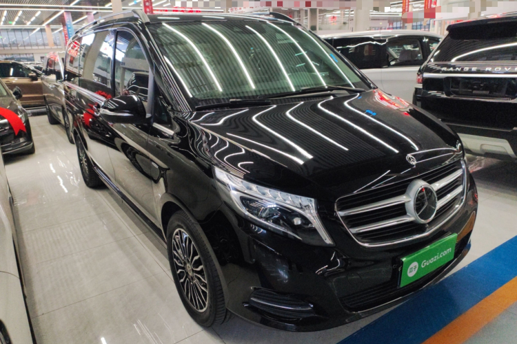 奔驰V级 2018款 V 260 尊贵版 国VI车身外观3