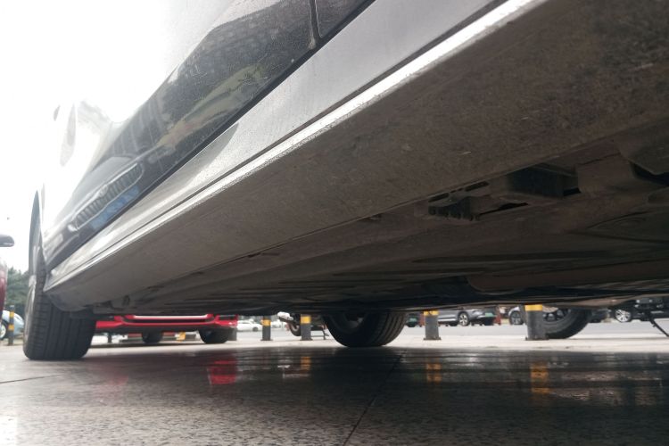 奔驰E级 2022款 改款三 E 300 L 运动豪华型局部细节9001