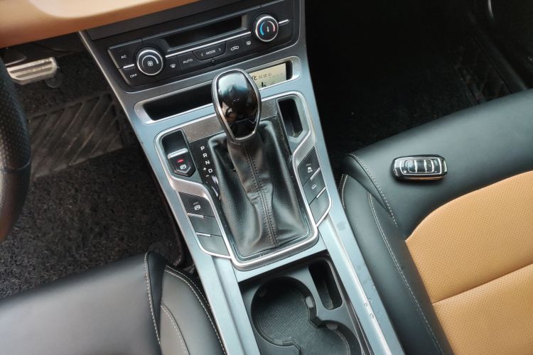 吉利汽车 远景S1 2018款 1.4T CVT锋享型中控内饰18