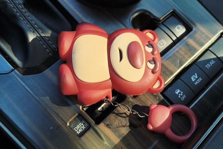 丰田 皇冠陆放 2022款 2.5L HEV四驱尊贵版中控内饰11