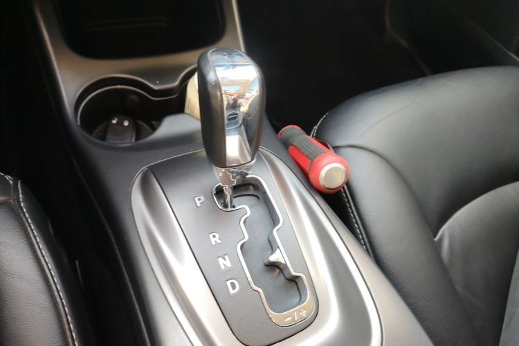 道奇 酷威 2016款 2.4L 两驱旅行版中控内饰18