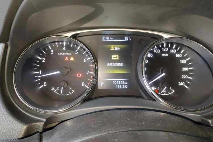 日产 奇骏 2014款 2.0L CVT舒适版 2WD中控内饰14