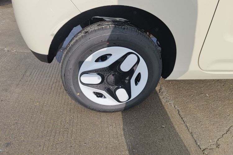 吉利银河 熊猫 2025款 210km 元气熊车身外观6008