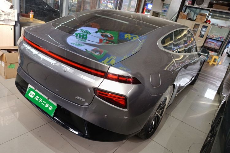 小鹏P7 2022款 480G车身外观7