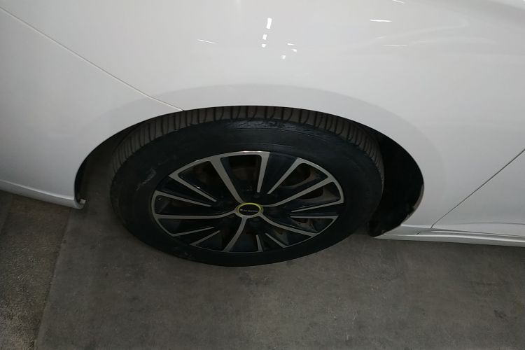 荣威i5 2021款 1.5L CVT铂金版车身外观6007