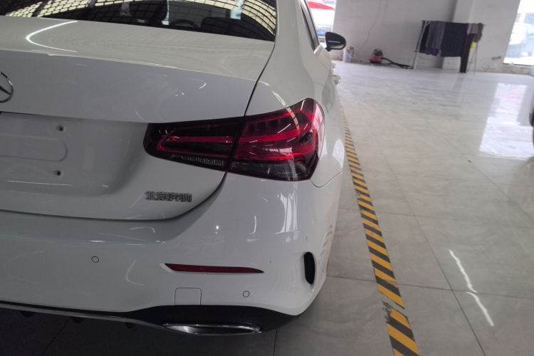 奔驰A级 2020款 改款 A 180 L 运动轿车特殊配置车身外观9