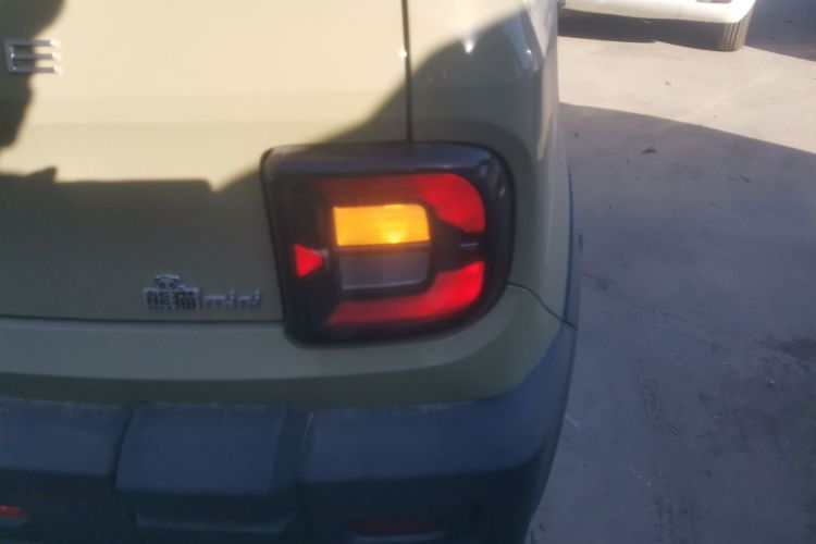 吉利银河 2025款 210km 熊猫骑士车身外观9