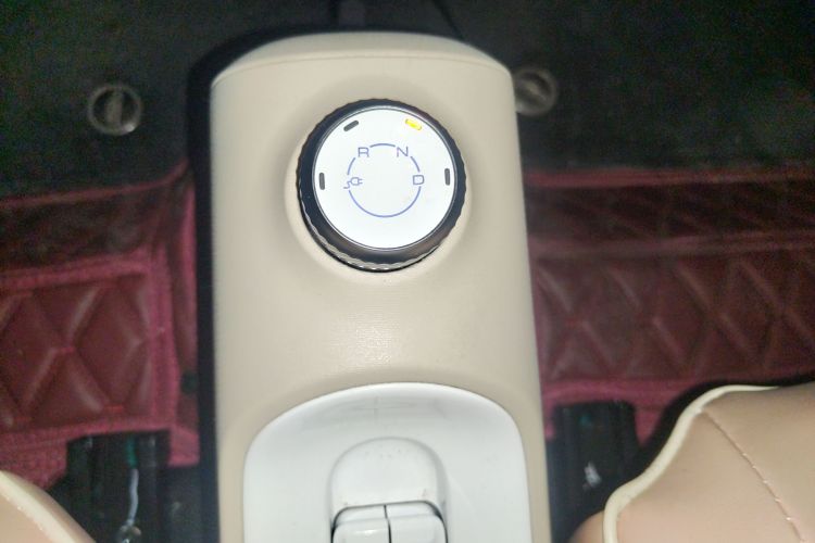 五菱汽车 宏光MINIEV 2024款 第三代 215km 青春版中控内饰18