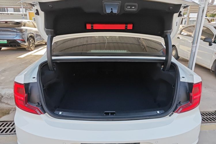 沃尔沃S90 2019款 T4 智逸版机舱底盘23