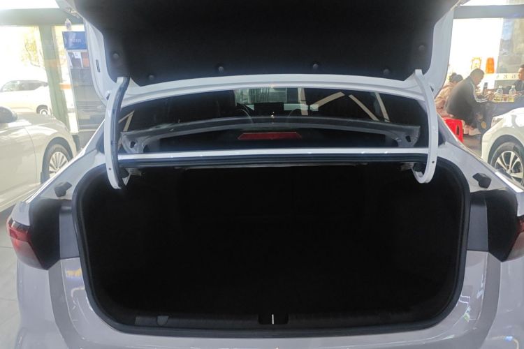 吉利汽车 帝豪 2022款 第4代 1.5L CVT尊贵型机舱底盘23