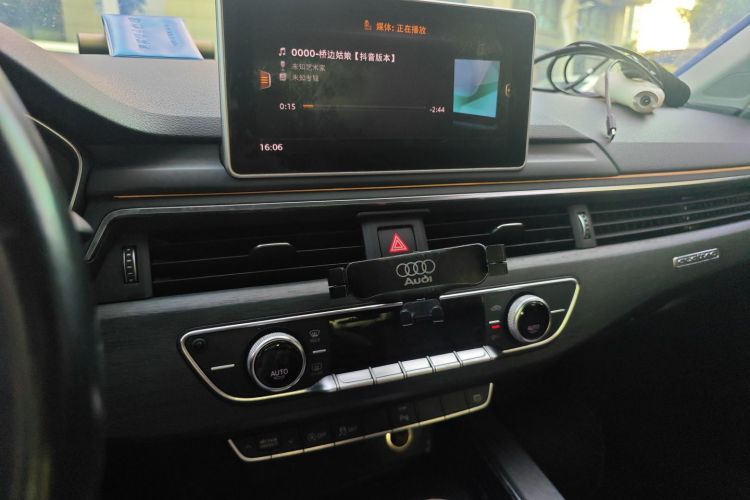 奥迪A4L 2017款 45 TFSI quattro 风尚型中控内饰16